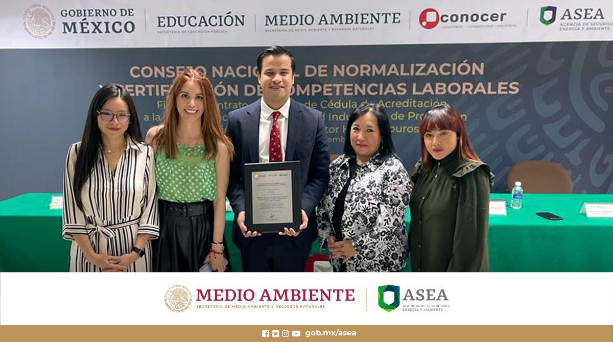 acarrizales_'s tweet photo. Como Entidad de Certificación y Evaluación, la @agencia_asea podrá: 

✅Capacitar
✅Evaluar y
✅Certificar las competencias laborales de las personas con actividades en el #SectorHidrocarburos. 

#SeguimosTrabajando por un Sector más seguro y profesional. https://t.co/iOu79vAoZi