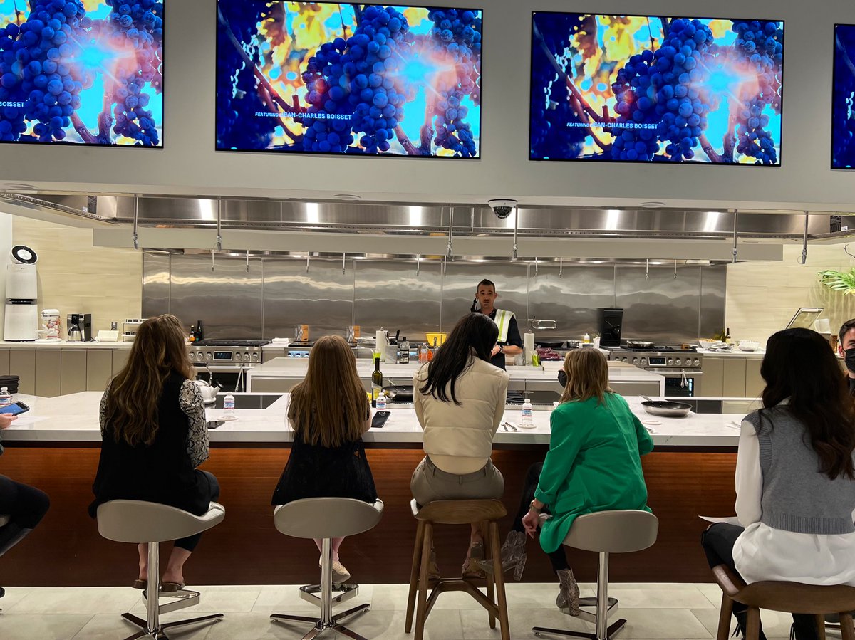 SKSappliances's tweet image. Learning from the best 👨‍🍳 #SKSChef at #SKSNapaEDC. @thenkba #SKSxNKBA30s