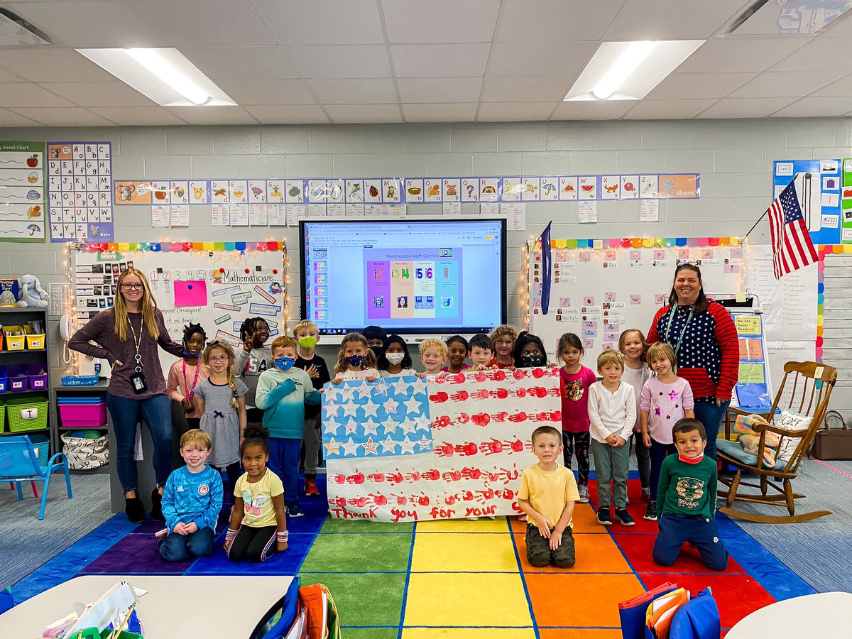 mshurinRTES's tweet photo. Happy Veterans Day! Thank you to those who have served and who currently serve our Country! 🇺🇸🤩❤️💙 #NoPlaceIdOtterBe https://t.co/5VyjH4OnZT