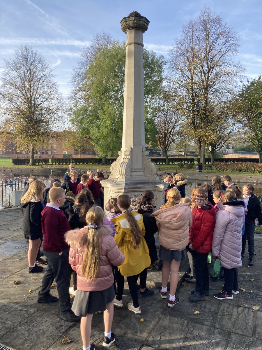 AcademyBrooke's tweet photo. Y6 studied the war memorial in Thorne Park. Many of the children found names they recognised. https://t.co/QXiXtbYq9W