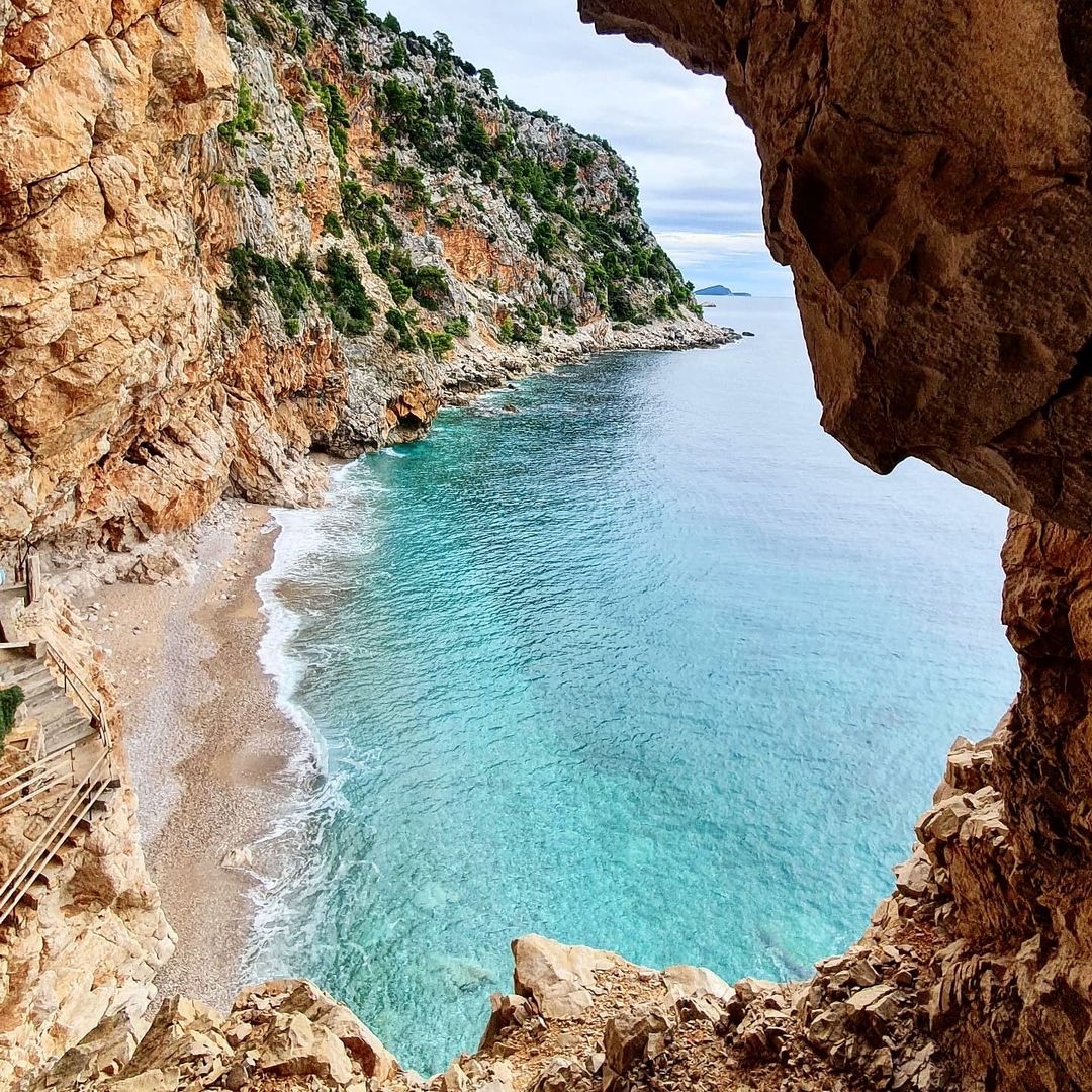 Only a 30-minute drive from Dubrovnik, Pasjača beach is considered one of the hidden gems of Croatia that takes a bit of effort to find but is absolutely worth the effort. 
📷 @globetrotter__family
🇭🇷 dubrovnik-croatia.com 

#dubrovnikcroatia #visitdubrovnik #dubrovnikonmymind