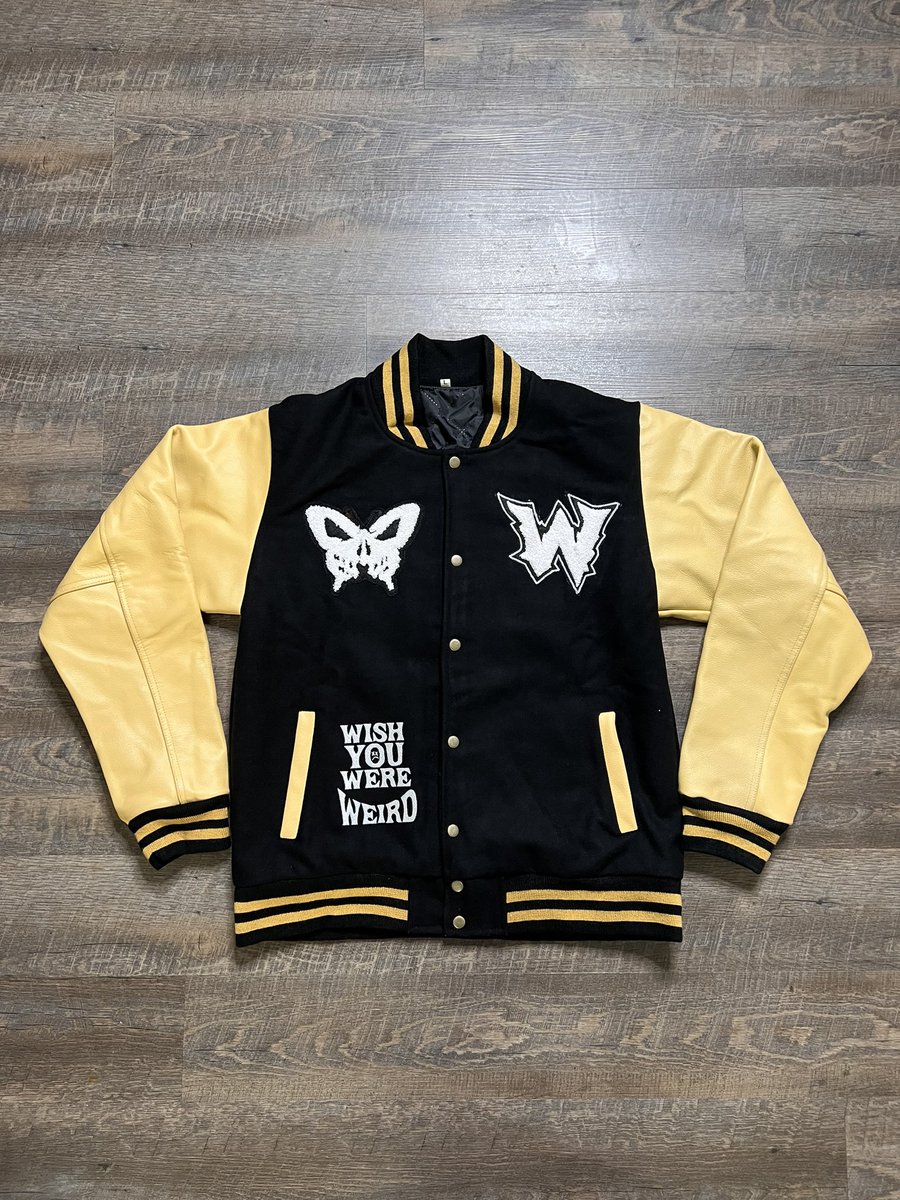 jahdavinci1's tweet photo. I made this varsity jacket and I’m tryna see if it can go viral! RT PLEASE🙌🏾#theweirdocollection https://t.co/dex0XXKjfm