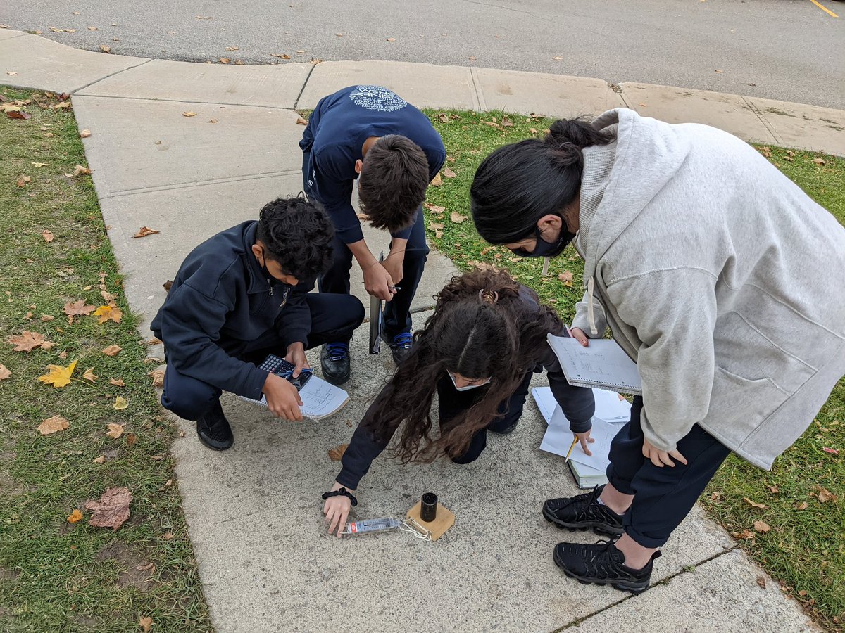 Holy_Cross_News's tweet image. Inside or outside, the world is a classroom for our Physics students! We are Cross family ❤️ #FunWithPhysics @HolyCrossSAC @YCDSB