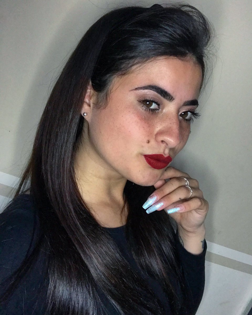 japiiss's tweet photo. Porque fiquei linda nas duas https://t.co/KBFvMOYVbI