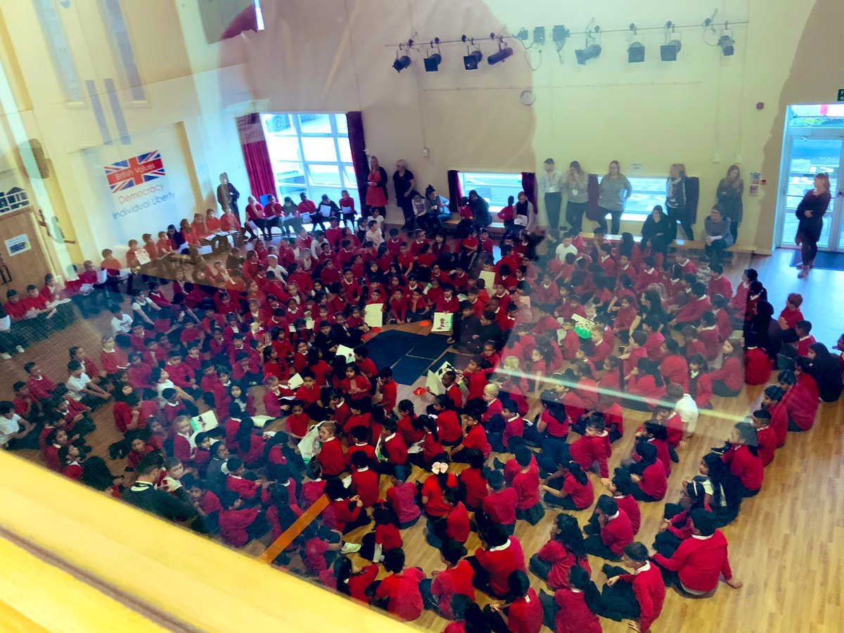 LyndhurstOldham's tweet image. At 11am we came together to remember those who made the ultimate sacrifice.

#RemembranceDay2021