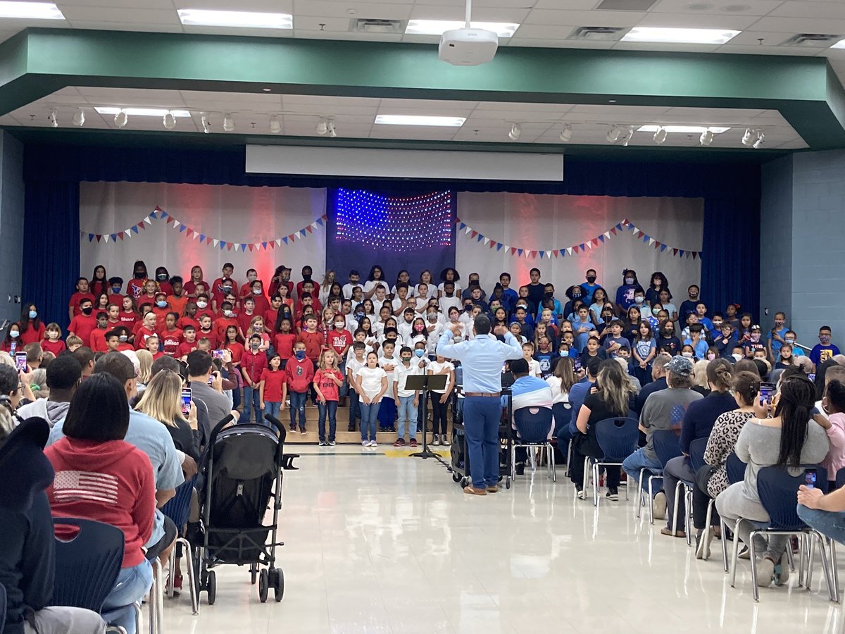 They sang their hearts out for Our Veteran’s this morning! #VeteransDay2021  #leadthecharge <a href="/Kallison3rdGr/">Kallison 3rd Grade</a>