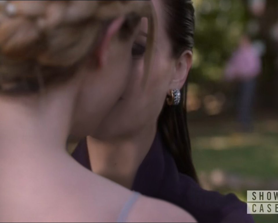 cloisupercorp's tweet photo. this is not a drill yall SUPERCORP KISSED and they cut it https://t.co/Pl8AqiEJxR