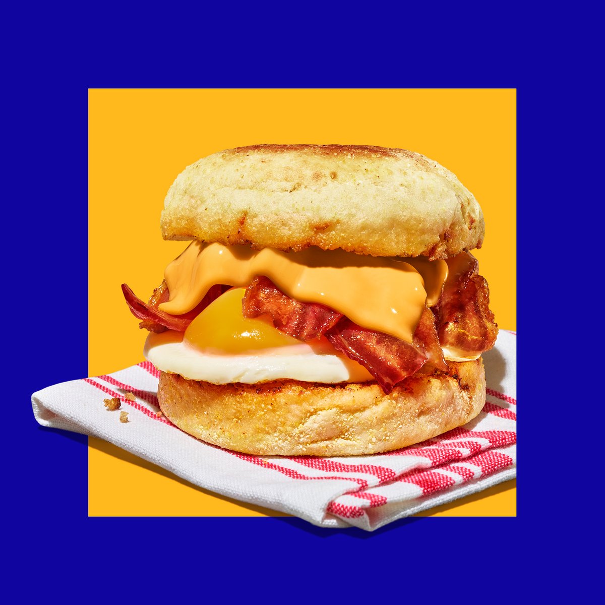 KraftSingles's tweet photo. Itβs hard not to love it, when itβs in everything you love. Swipe to see your favorite foods, squared with Singles. #SquareIt