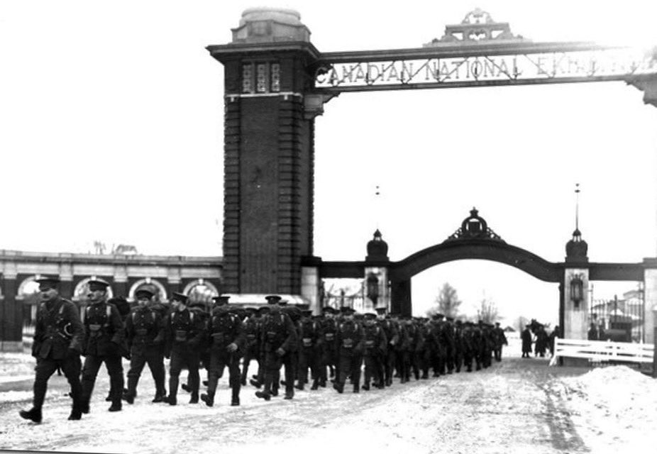 DufferinGate's tweet photo. From 1914-1918 the Dufferin Gates were where many troops had departed through - before arriving to the trenches of Europe. As we dedicate today to remembering, we also dedicate our #TBT to the history that lies within the Dufferin Gates. 🖤 #LestWeForget https://t.co/LaSGnu4vIo