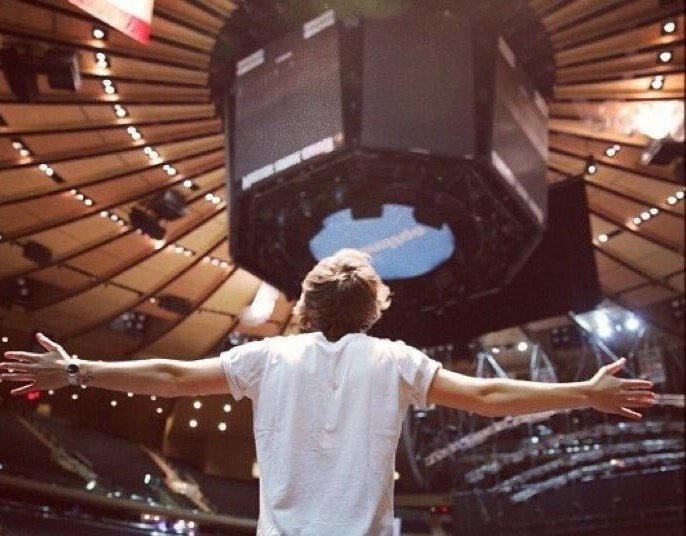 haylorshourly's tweet photo. you blink and it's been ten years https://t.co/E8srI8o1XM