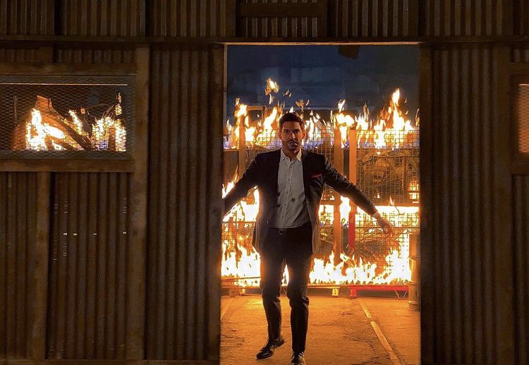 Tom_EllisFans's tweet photo. Repost from @anoxlou IG :
« @tomellis17 in a #makebelieve #hell #on #theset of #netflix ‘s #luciferseason6 #lucifer6 #shot in #losangeles #california #filmLA an #original #anoxlou #behindthescenes #photograph » #tomellis https://t.co/VmQM4fifFP