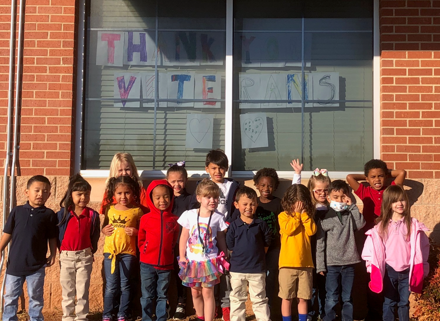TheMathMiller's tweet photo. Thank you Veterans from B5 @SouthernHillsWF.  We decorated our class window!  @MrsBrownSHills @hunter_kacy @janeannbru @strongerinateam @Kuhrteous @wfisdearlylearn #millerprek #IAMWFISD https://t.co/cGqxXpUtIr