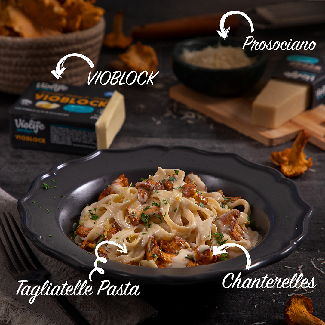 ViolifeFoods's tweet photo. This could be (𝗶𝘀) the #PastaRecipe you have been looking for 😋🍝
Our VIOBLOCK and a bit of Prosociano magic = the perfect 𝗣𝗮𝘀𝘁𝗮 𝘄𝗶𝘁𝗵 𝗖𝗵𝗮𝗻𝘁𝗲𝗿𝗲𝗹𝗹𝗲𝘀  👉 https://t.co/7KSU84OlRP 

#Violife #VIOBLOCK #Prosociano https://t.co/wDLDiRh1Nc