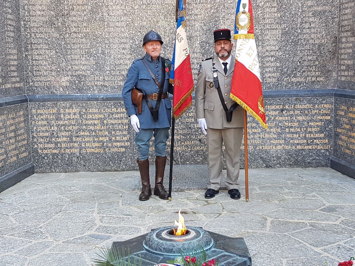 JColombierRN's tweet photo. Avec @B_Paluteau, Conseiller régional, nous rendons hommage aux morts pour la patrie et sa survie.
Notre combat rejoint ce but pour que vive la France #11novembre https://t.co/bb99Xc1btX