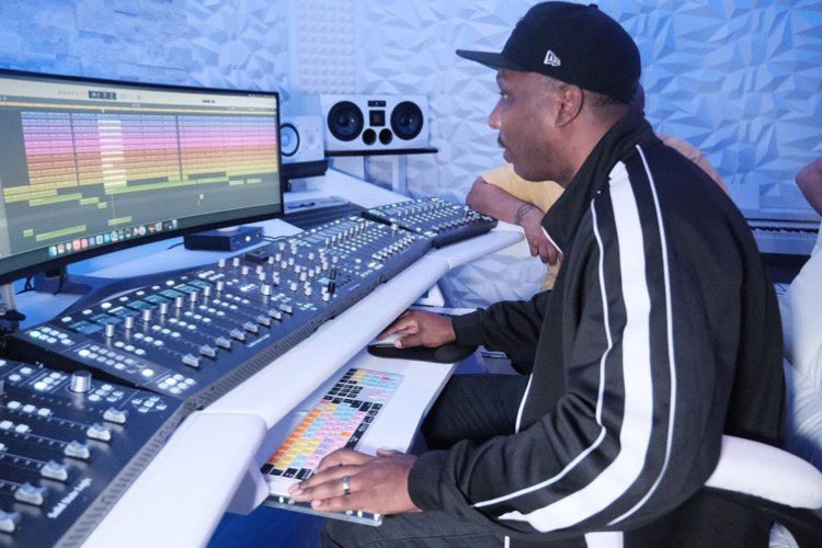 esgworld's tweet photo. #Weekendworkflow #Htown2Atx2NewJersey 
Repost from @lifesoundstudio
•
Premium Space For You And Your Teams Needs. #listeningparties #photoshoots #meetandgreet  #lifesoundstudios https://t.co/NyajV73w40
