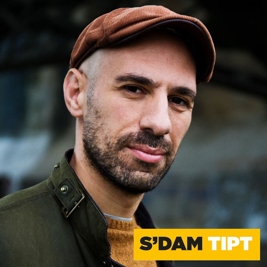 S’DAM TIPT - Schrijvers aan de toog
Heb jij zin om vanavond er op uit te gaan? 
12 schrijvers lezen voor uit eigen werk in 13 cafés in Schiedam. Onder andere: Nico Dijkshoorn, Abdelkader Benali en Elfie Tromp treden op.
Welke kroegen doen mee?: sdam.nl/uitagenda/even…