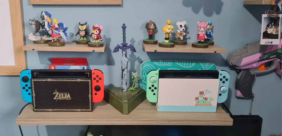 BluePanda397's tweet photo. Update, I now have my #Nintendo corner complete with the new #amibo shelves up. I think half my room is held up via #commandstrips now 😂 https://t.co/i5sBAArWUt