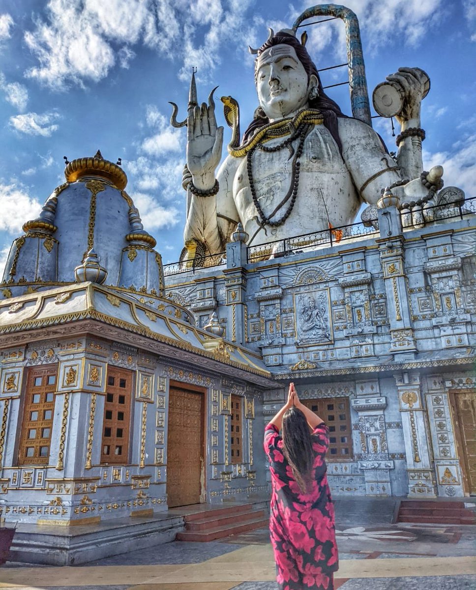 ಈ ಕ್ಷಣಿಕ ಬಾಳಿನ ಅನಿರೀಕ್ಷಿತ ತಿರುವುಗಳನ್ನು ಸಹಿಸುವ ಶಕ್ತಿ ಕೊಡು🙏 ಶಂಭೋ ಶಿವ ಶಂಭೋ
ಶಿವ ಶಿವ ಶಂಭೋ 🙏
#NamchiCharDham
#SikkimSoloTrip