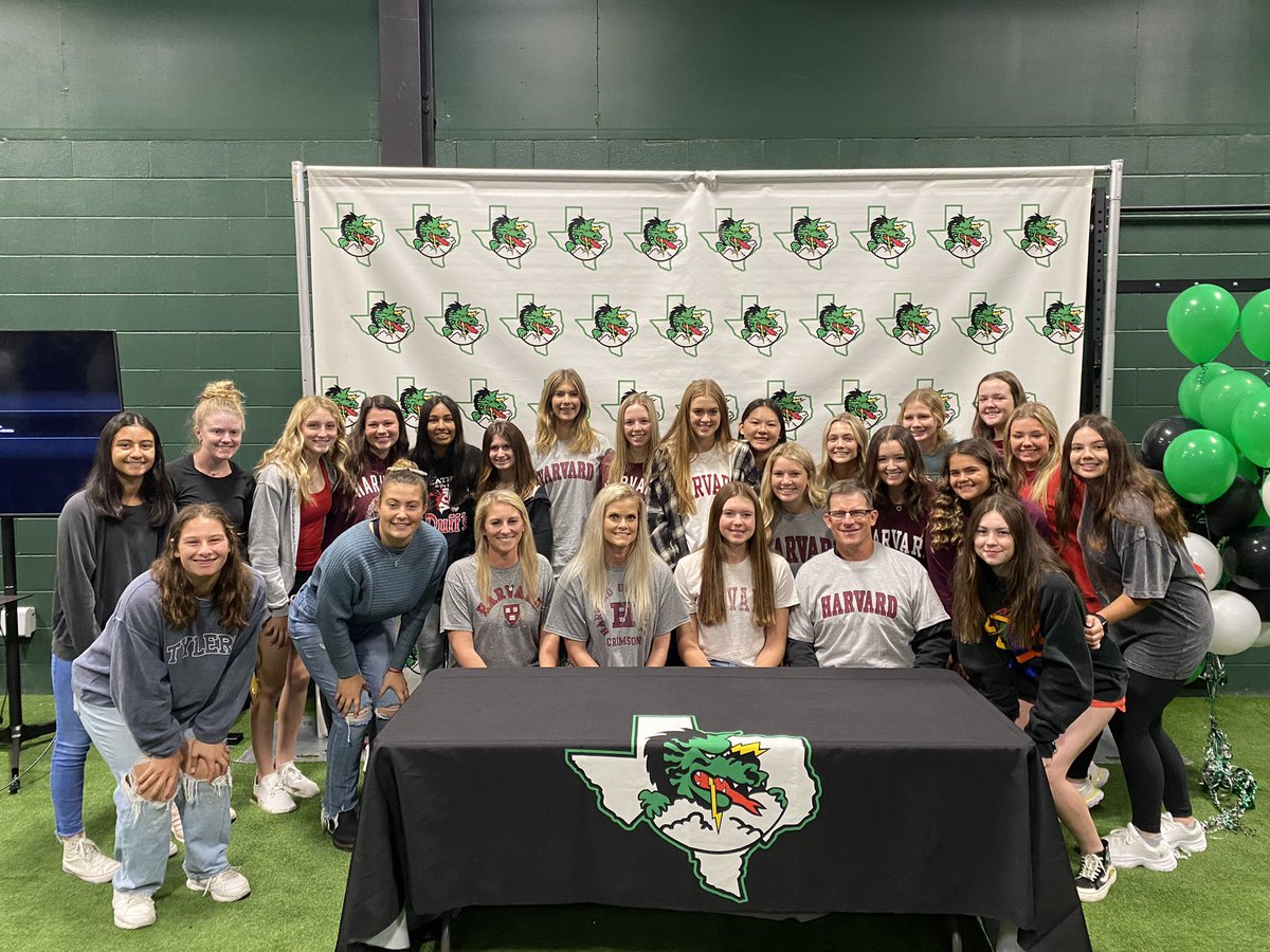 MetroSportsDFW's tweet photo. What an awesome team behind @dragsoftball star @_lilliancooper9 who signed her letter of intent for @HarvardSB this morning ✨🥎 https://t.co/hxkbiqbyx9