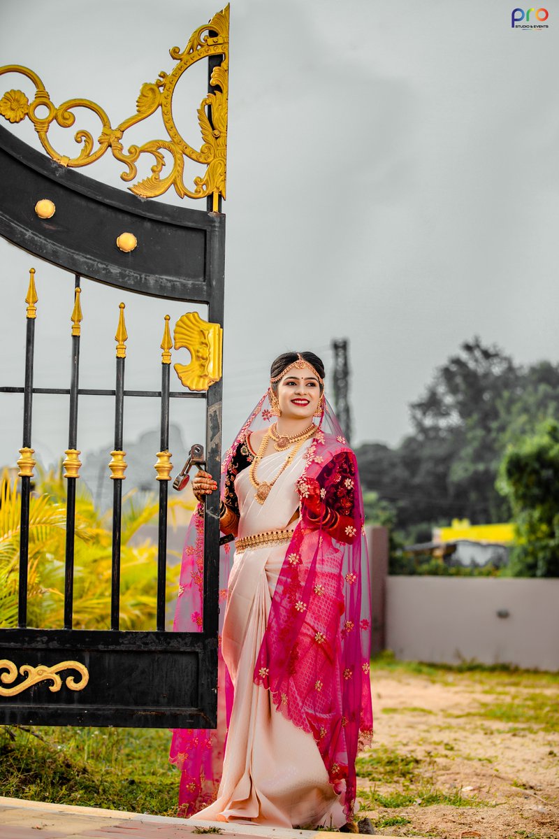 newprostudio's tweet photo. What a beautiful Bride !
@newprostudio #prostudio #prostudios #ProstudioEvents #weddingshoot #Weddingphotography #weddingbride #weddingbridal #weddingbrides #weddingvibes #wedding #PhotoOfTheDay #Photos #photography #photographers #weddingphotographer #weddingday 
#Blogs https://t.co/kf0G2DfD38