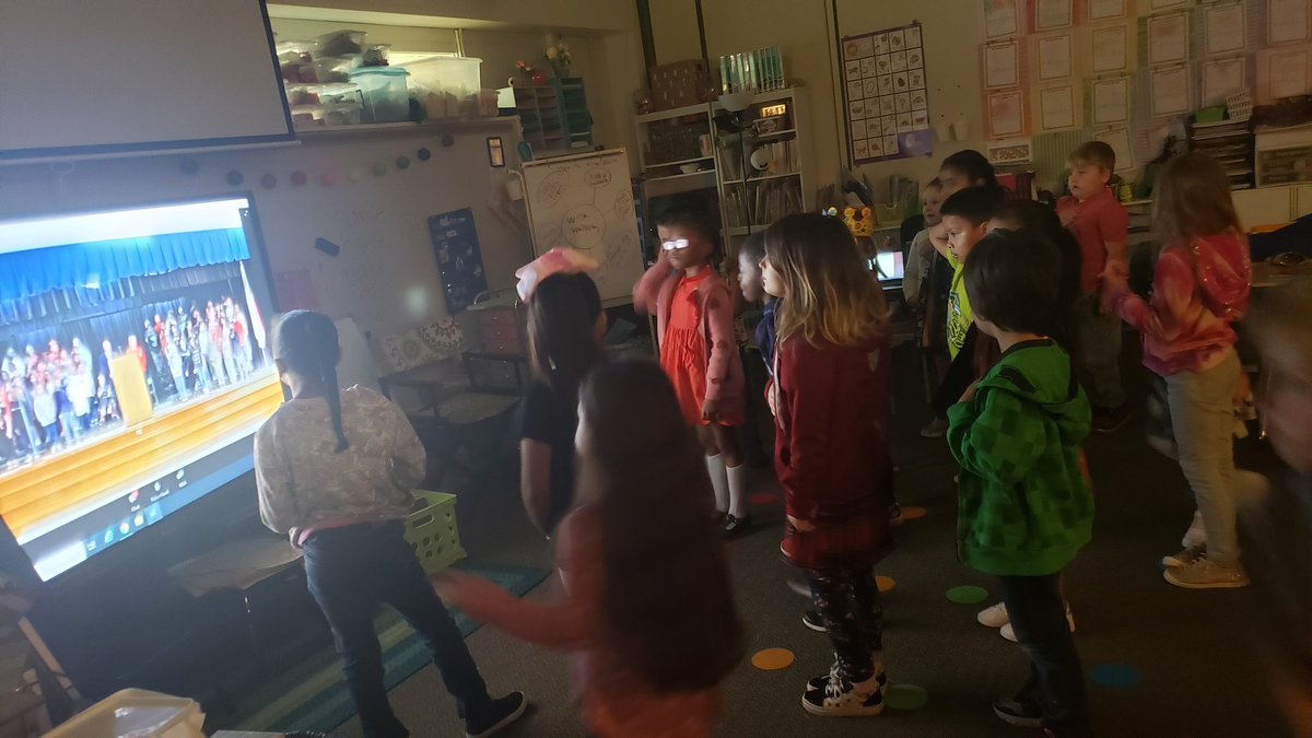 Honoring our veterans with our Veteran's Day program. So proud of our third grade students! <a href="/HumbleISD_OE/">Oaks Elementary</a> #VeteransDay2021 #freedom