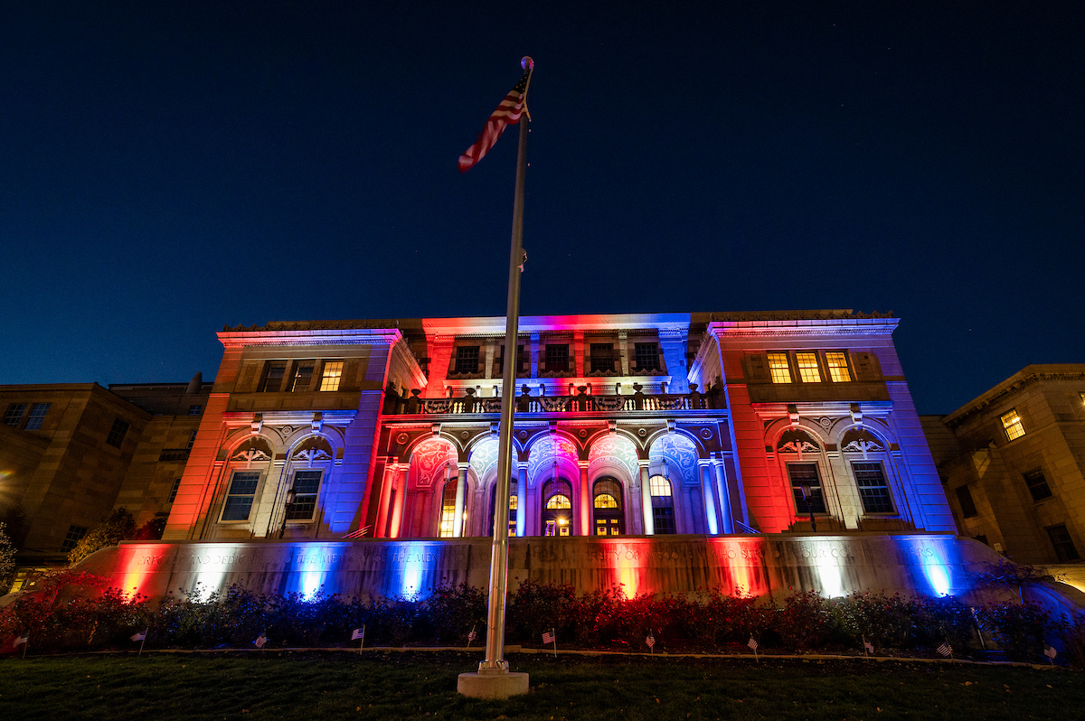 WisAlumni's tweet photo. Veterans Day: One Day for Centuries of Service. Photo by Bryce Richter #VeteransDay2021 🇺🇸 

https://t.co/6AHsomt4iu https://t.co/ZUX7Ns6wF6