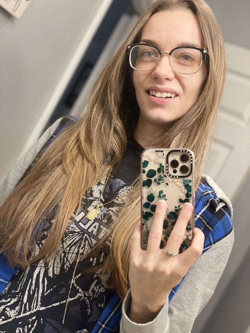 Got new eyes today, guys! 🤓😍🥰 https://t.co/u9VZDNCo46