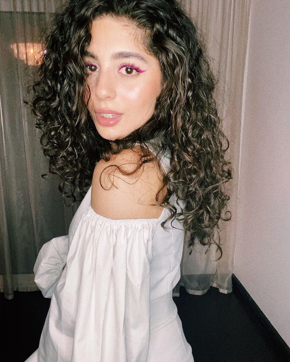 mayan_elsayed's tweet photo. 🤍
 I'm sorry but white suits me🤷🏻‍♀️Makeup by me🎨
#مايان_السيد https://t.co/oCf3rDe8KA