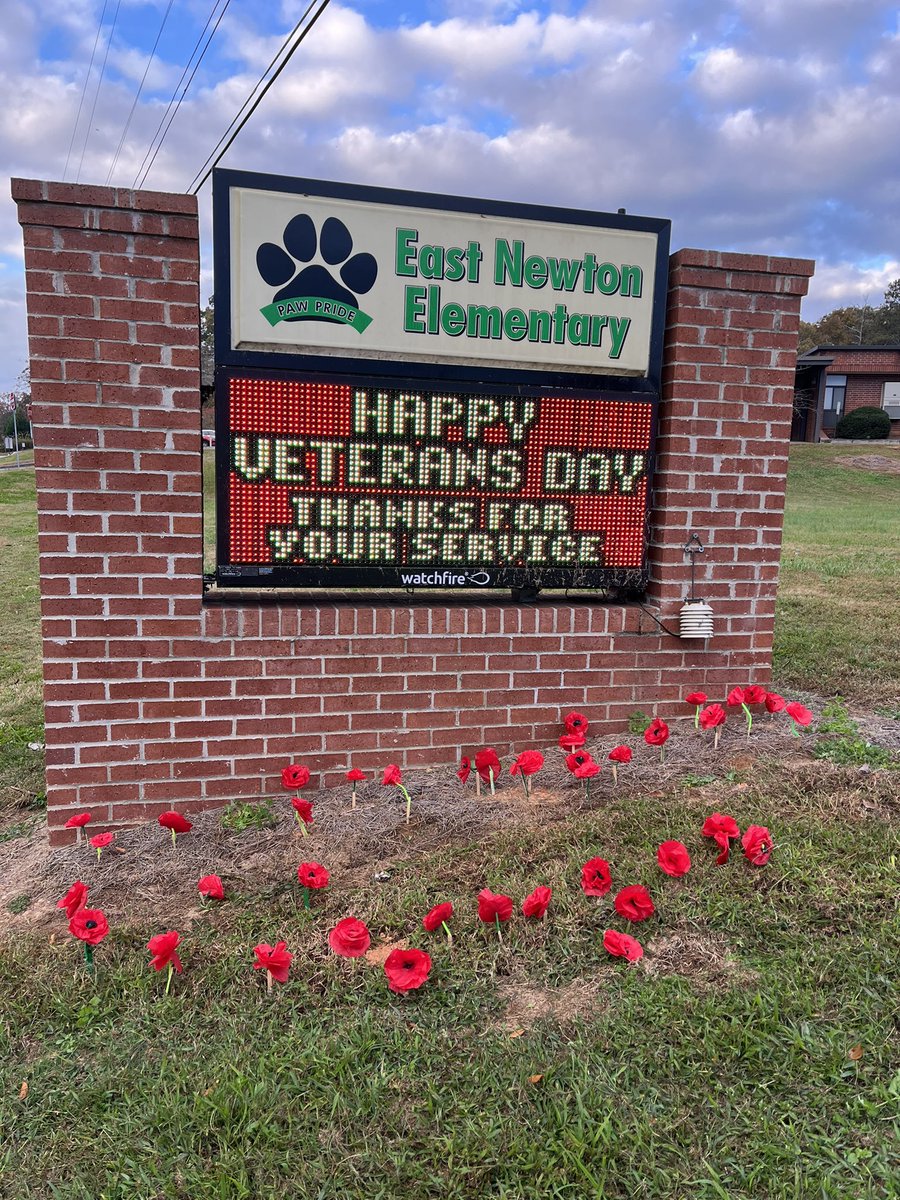 BethRogersENES's tweet photo. Honoring our Veterans today. Thank you for your service. #ncssbethebest #onewton #enespawpride #fabulous5thies #VeteransDay2021 https://t.co/dqxLcIUXWq