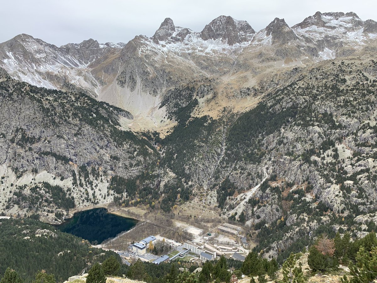 Calma tensa en el Balneario de Panticosa, a la espera del crudo invierno ❄️ 🥶