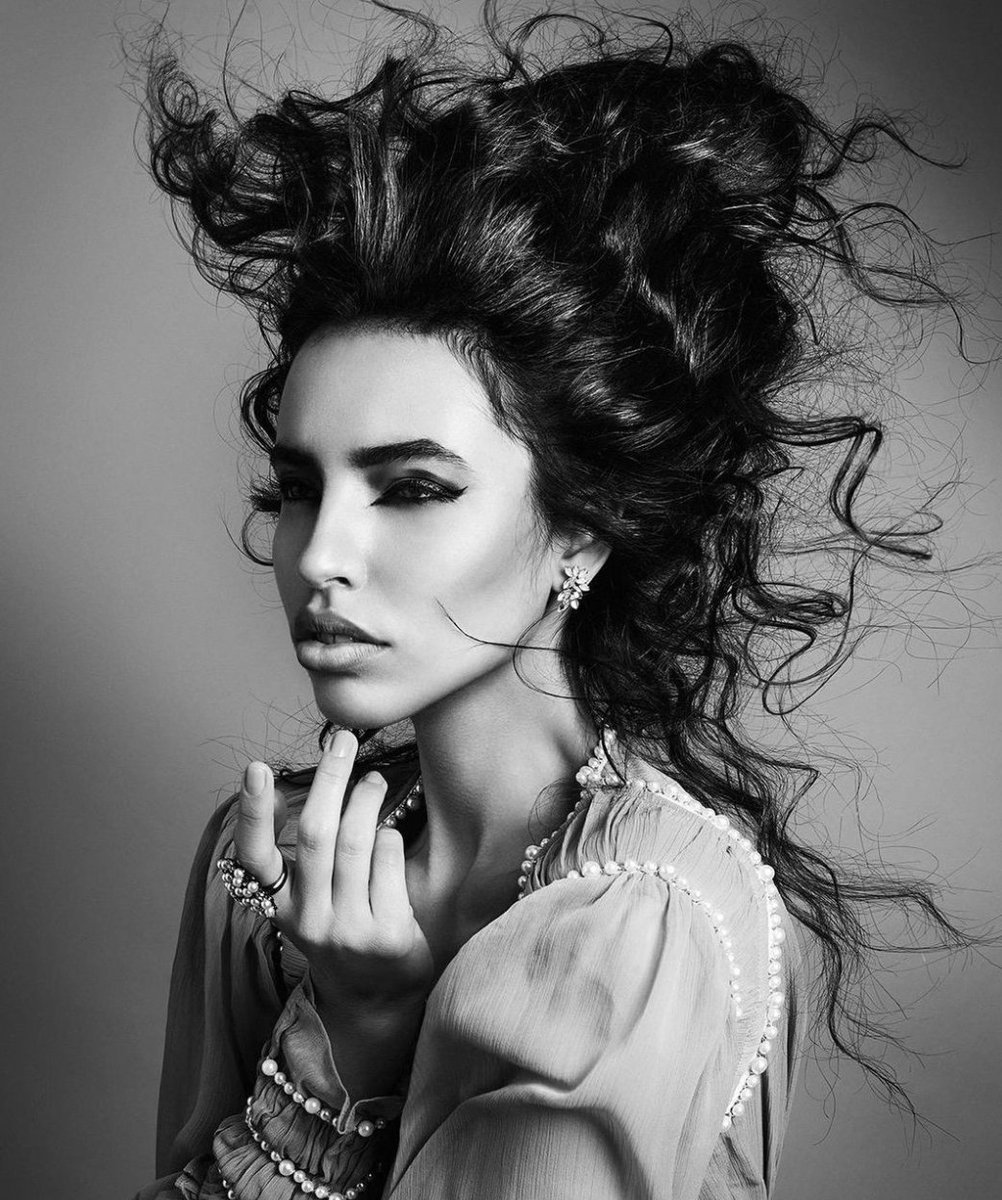 STYLING 💫 Keeping your hair looking and feeling fabulous at all times is our goal at each of our salons. Our team of experts are on hand to help you style your hair in between salon visits, recommending a bespoke haircare routine to ensure hair looks incredible at all times.