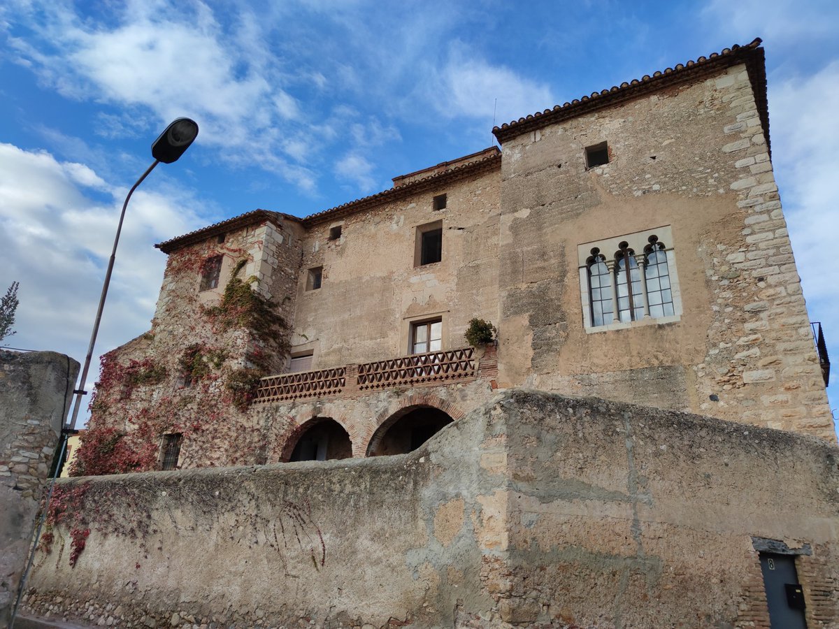 Dipta_cat's tweet photo. 🏘️ Millores en places i altres espais públics per millorar la vida de la ciutadania🤸. Avui som a #elRourell, un municipi petit del #Tarragonès on enguany invertim 106.357€ a través del #PAMDipta. La presidenta @nllaurado hi coneix de prop els projectes en marxa. #DiptaSuma https://t.co/UsR9E7V3Zy
