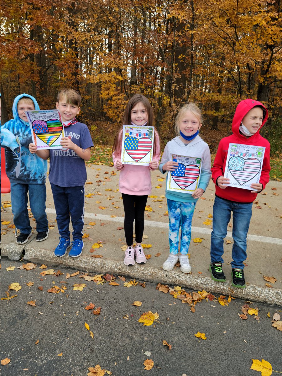 LynnRaphael's tweet photo. Happy Veterans Day! We had an amazing parade @KenstonTES organized by Linda Nutter @lindanutter18 honoring Veterans in our area. Thank you for your service! https://t.co/SRXpR6KJbU