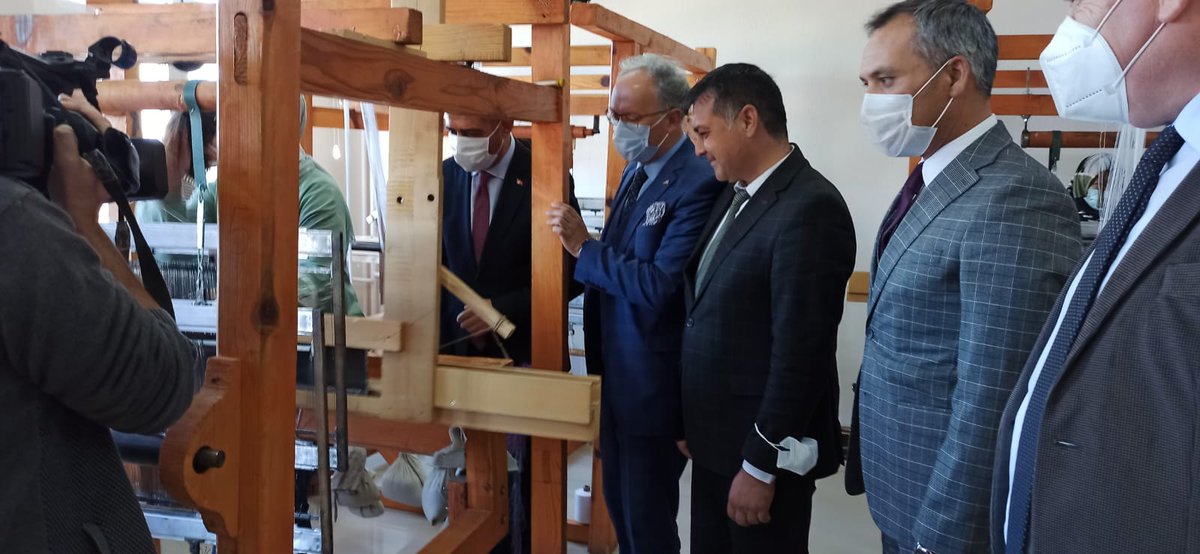 İl Milli Eğitim Müdürümüz Sayın Süleyman EKİCİ ve İl Kültür ve Turizm Müdürü Sayın Turhan Veli AKYOL kurumumuzu ziyaret ederek Dokuma Kursumuzda incelemelerde bulundu.Nazik ziyaretleri ve hoş sohbetleri için teşekkür ederiz .
@yavuzcaglar3 
<a href="/ekicis20/">Süleyman EKİCİ</a> 
<a href="/TurhanVeliAKYOL/">Turhan Veli AKYOL🇹🇷</a>