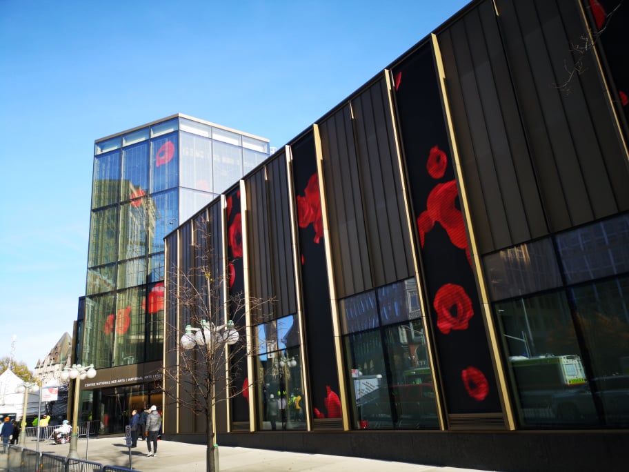 CanadasNAC's tweet photo. Today, 117,000 poppies will drop on our Kipnes Lantern, one for each fallen soldiers since the beginning of the First World War.  Let’s pause and take the time to remember these sacrifices made, and lives lost in war. 

 #CanadaRemembers https://t.co/fUxQYVNpdM
