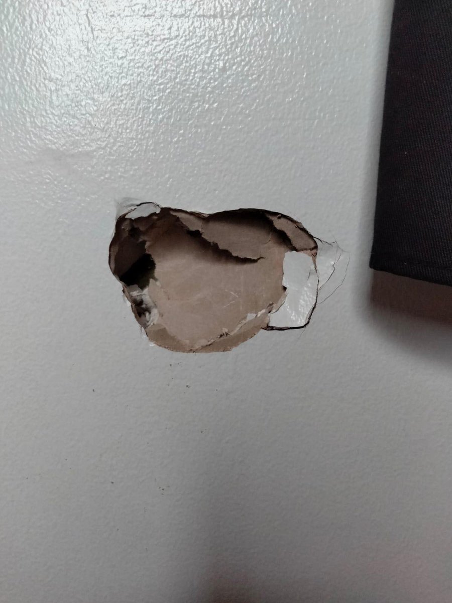 Jordan_Foster's tweet photo. worst service I’ve ever had in my life If I’m honest. Trying to juggle this and twins with no sofa in the house is trying enough! https://t.co/tbSjboU5Ul