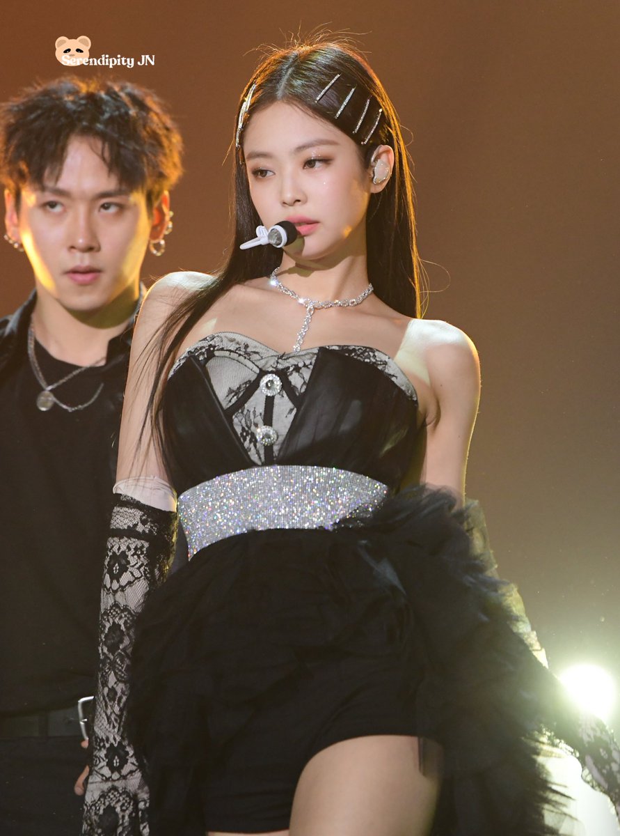goddess__JEN's tweet photo. Happy 3th Of SOLO
cr.@SERENDIPITY_JN 
#jennie #SOLO
#3YEARSWITHSOLO
#구름위에_별들보다_빛나는_3주년 https://t.co/Ua10jzrDKi