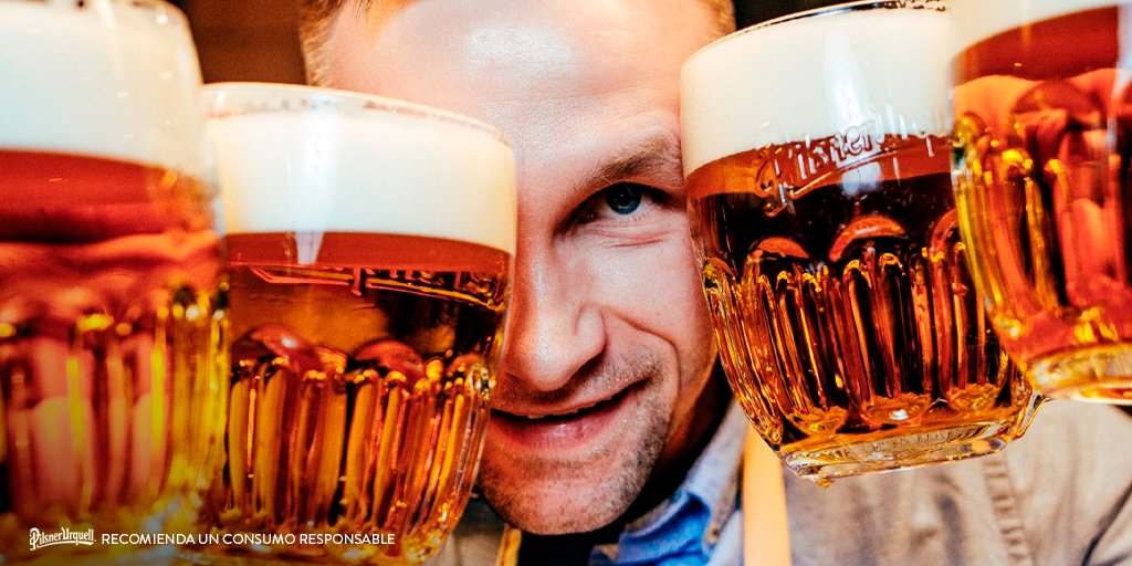 Detrás de una #PilsnerUrquell siempre hay un tapster que se asegura de que la disfrutes con el auténtico sabor desde 1842. ¿Podrás tomarte solo una? 😏🍺