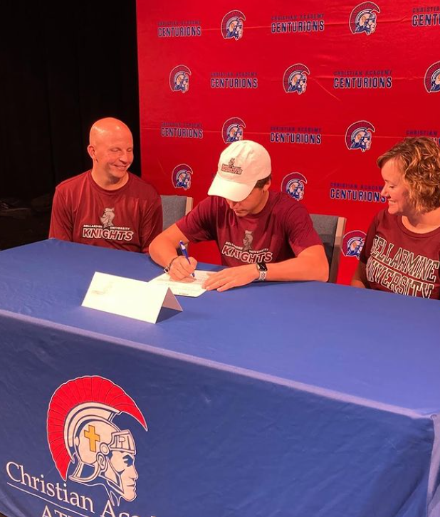 Lucas Bischoff is staying in the Derby City! He's signed on with Bellarmine to continue his golf career!