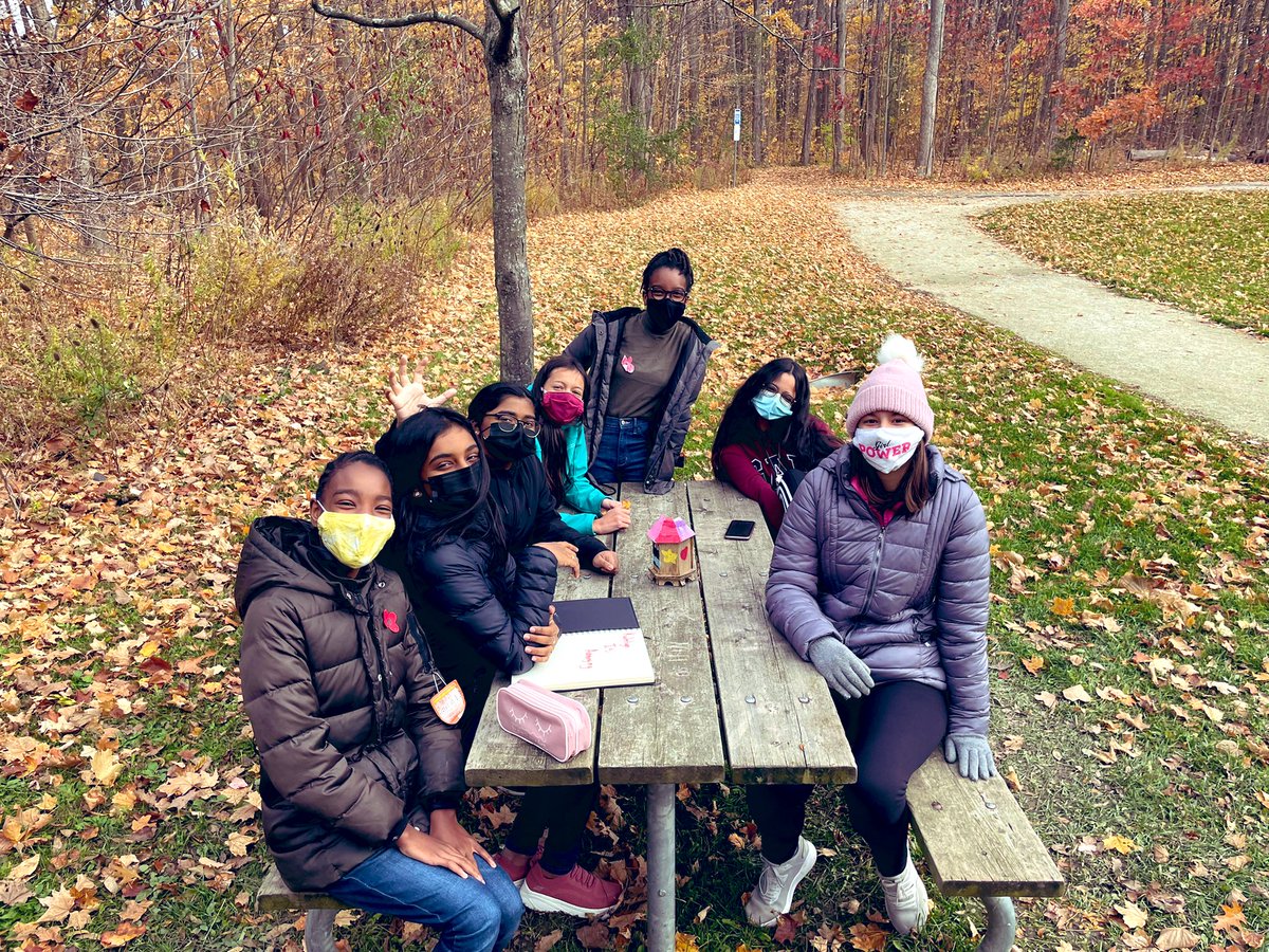 MsRicher44's tweet photo. Meet us under the falling leaves #classwalks #parksRock @stalphonsaDP https://t.co/XthRxDwOIw
