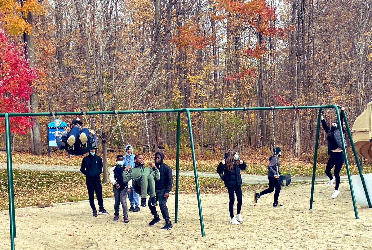 MsRicher44's tweet photo. Meet us under the falling leaves #classwalks #parksRock @stalphonsaDP https://t.co/XthRxDwOIw