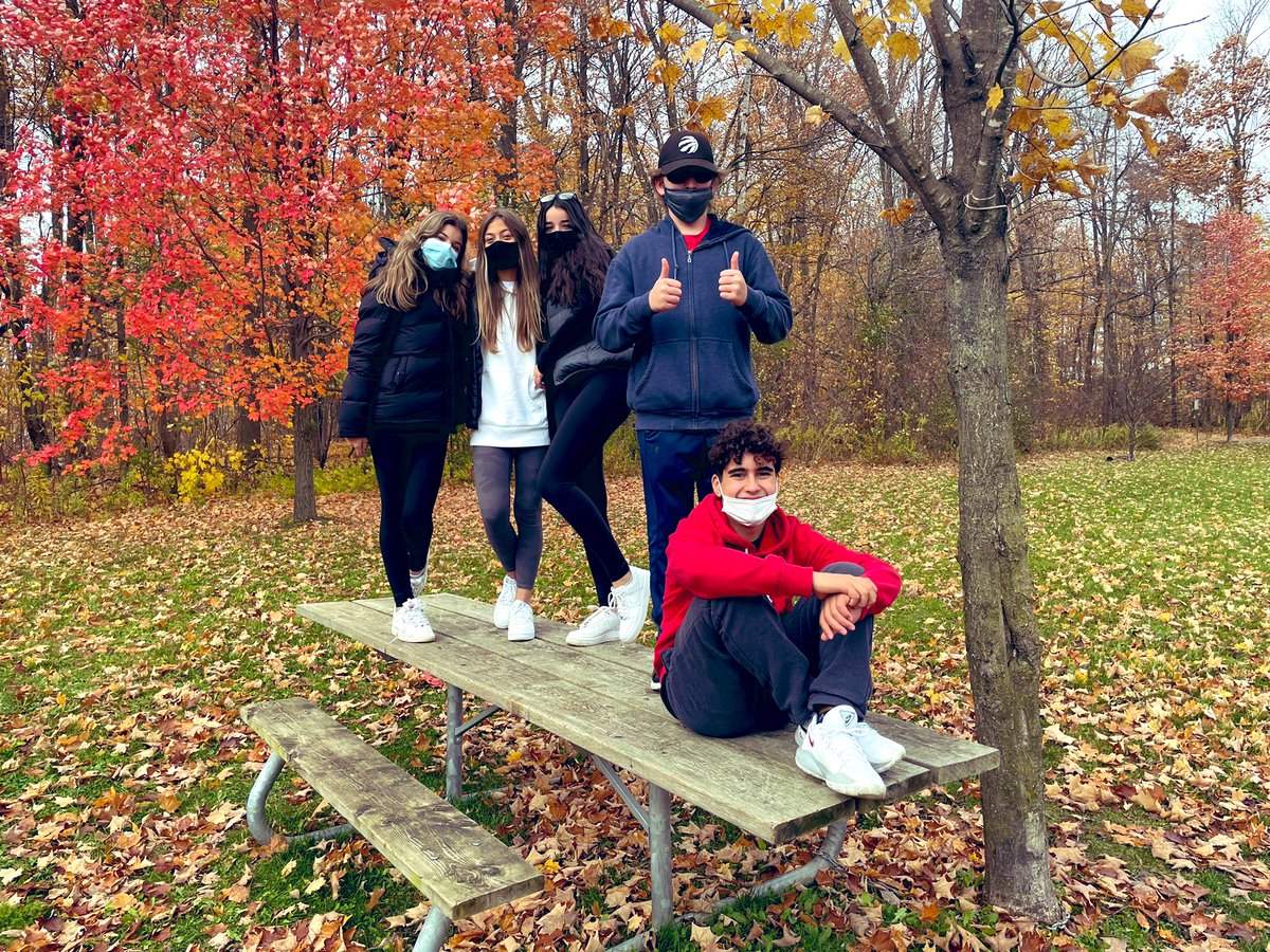 MsRicher44's tweet photo. Meet us under the falling leaves #classwalks #parksRock @stalphonsaDP https://t.co/XthRxDwOIw