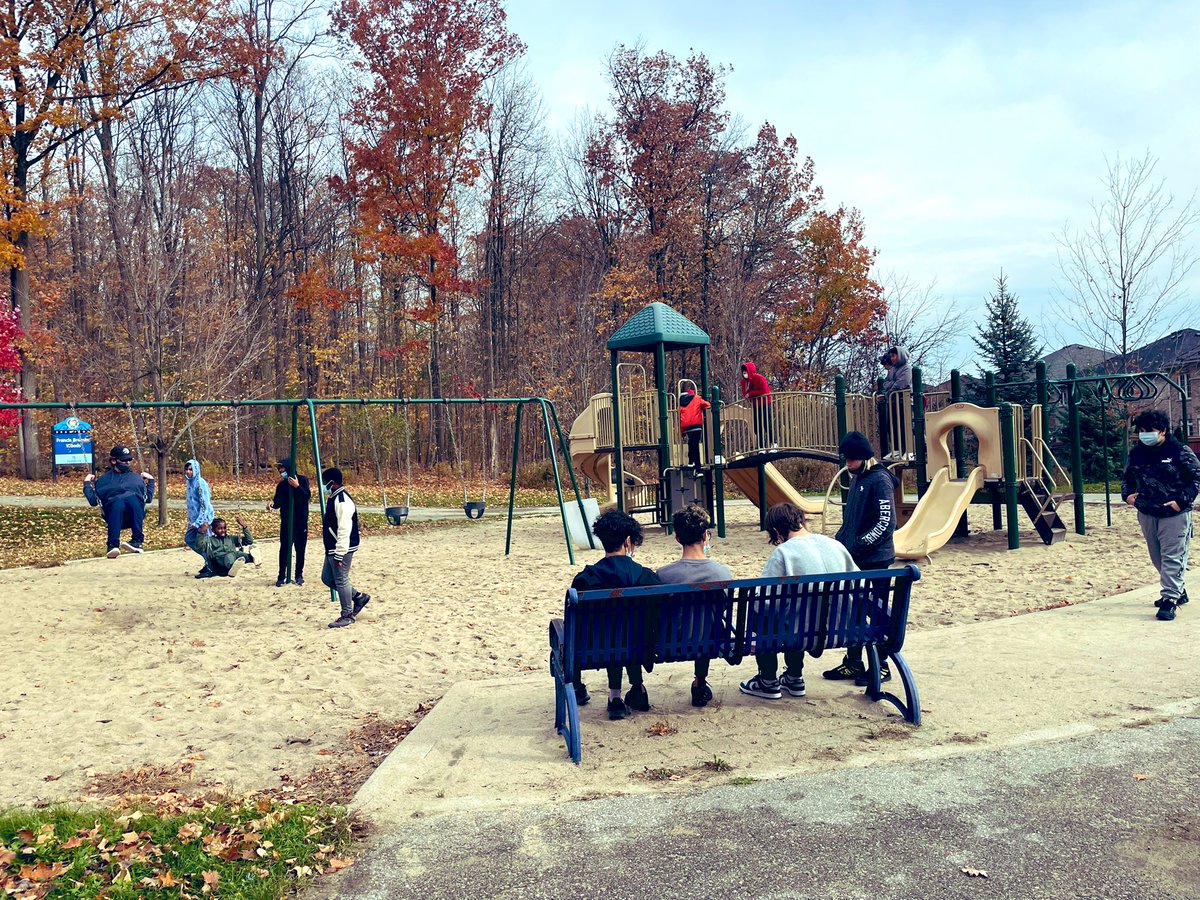 MsRicher44's tweet photo. Meet us under the falling leaves #classwalks #parksRock @stalphonsaDP https://t.co/XthRxDwOIw