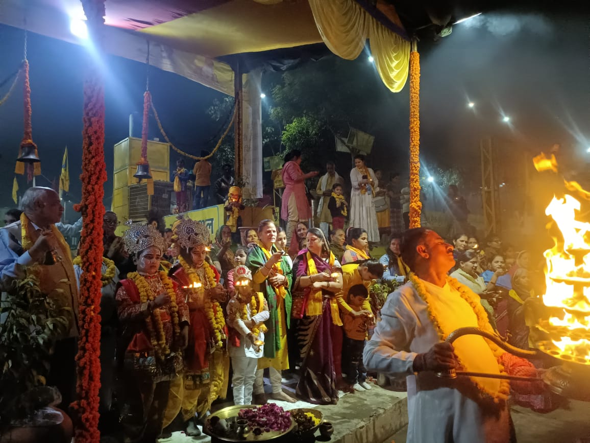 YamunaMission's tweet photo. आज के पावन पर्व पर पुण्य तीर्थ गऊघाट (बृज मथुरा पुरी) माँ श्रीयमुना जी की संध्या आरती दर्शन 🙏🙏  #aarti #GauGhat #Mathura #YamunaMission https://t.co/7S2zZ4t6Sf