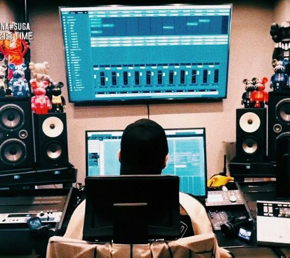 thet199339's tweet photo. I so proud of you 

SUGA 1B STREAMS PRODUCER
#1BForMinPD
CONGRATS SUGA
#ProudOfMinPD https://t.co/PoMQSvp1jR