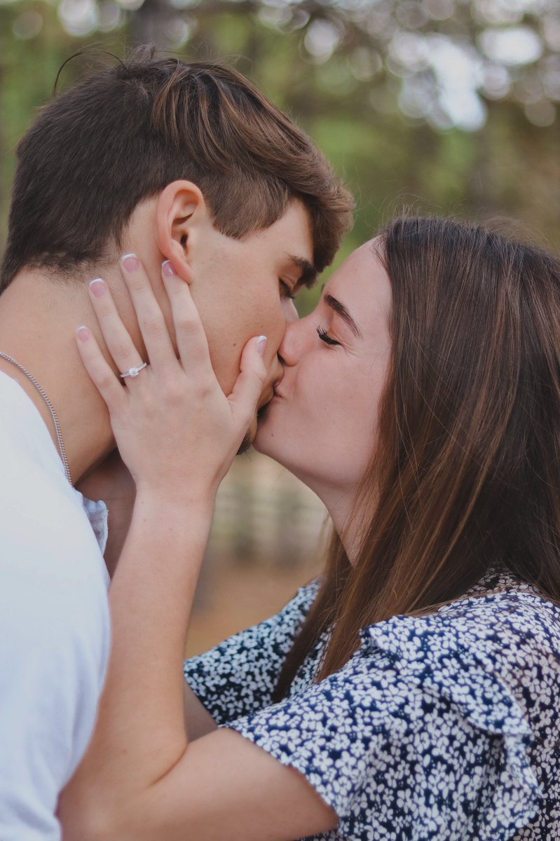 lillie_milner's tweet photo. y’all, I’m a FIANCÉ!!!! https://t.co/rHo7V2qUWB