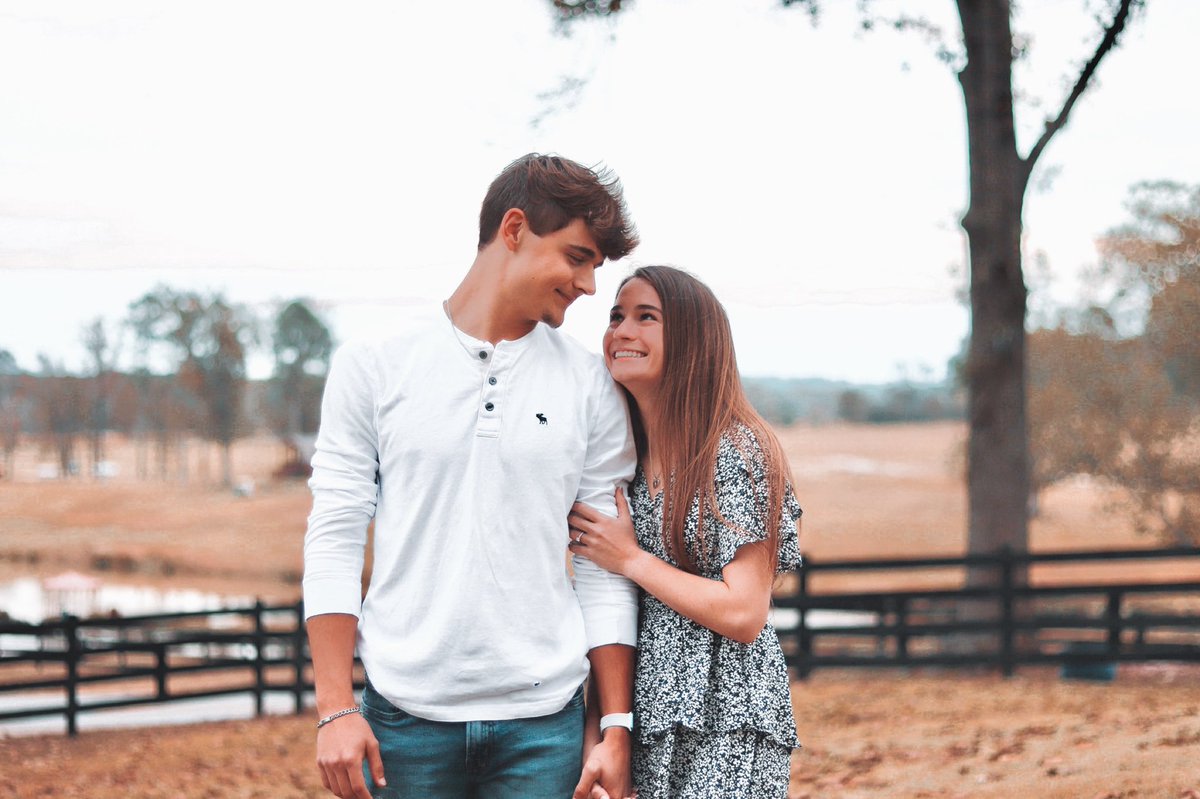 lillie_milner's tweet photo. y’all, I’m a FIANCÉ!!!! https://t.co/rHo7V2qUWB