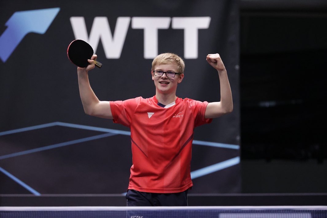 ffttofficiel's tweet photo. #FFTT #WTT
Encore un exploit pour Felix Lebrun 🔥
À seulement 15ans, le jeune tricolore vient de battre le numéro 25 mondial Chih-Yuan Chuang en 32 èmes de finale du WTT Nvo Mesto 🏓

📸 Rémy Gros https://t.co/caHnUqefVq