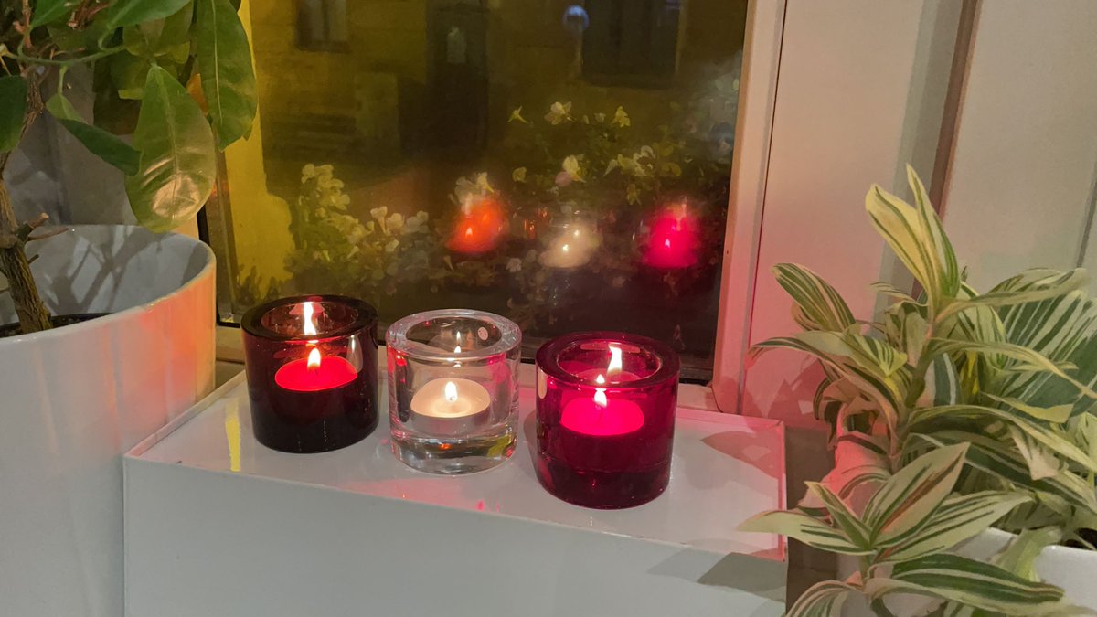 miks_eu's tweet photo. Mierpilnu Lāčplēša dienu! #Avoti ir sākuši mirdzēt! Šogad gan tikai mūsu apkaimes iedzīvotāju logos!
Aicinām arī Tevi pievienoties mūsu apkaimes tradīcijai un iedegt sveci logā!
#AvotiStaro! https://t.co/O5o2Ir0Hwu