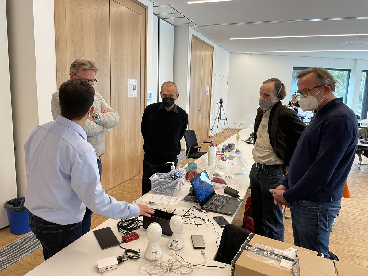 vivatop_de's tweet photo. We are rocking the demo day of our 2-day project meeting! #AR #VR with 2G hygiene concept 😷@FraunhoferMEVIS @BMBF_Bund @dmlabbremen @ApoQlar @szenaris @UniBremen https://t.co/YNUBdgB9W4